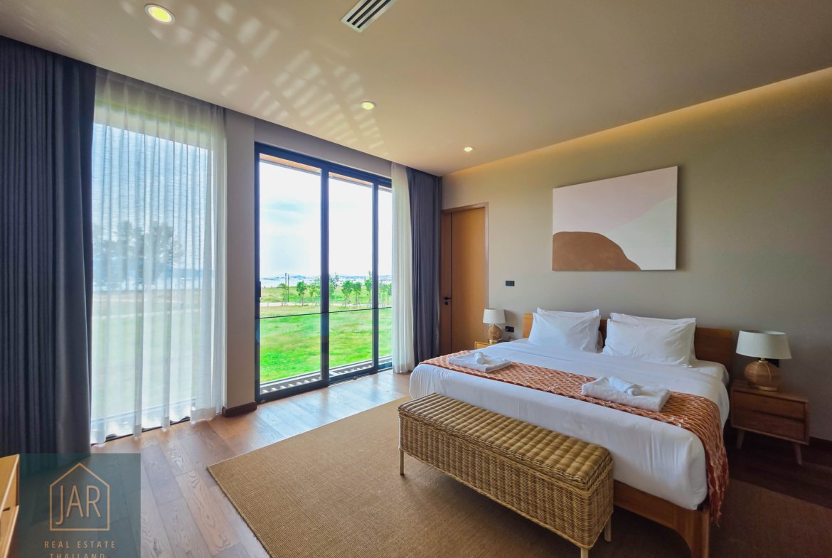 Phuket – Luxury Ocean Side Pool Villa at Chalong
