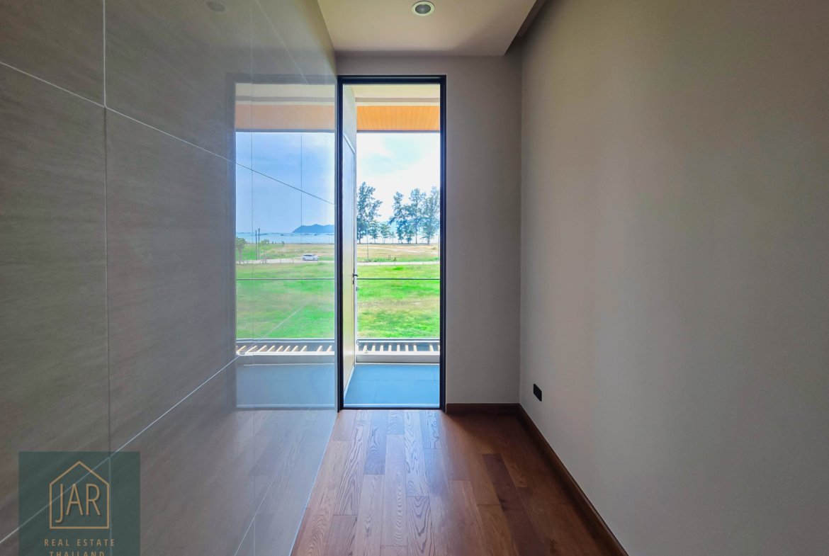 Phuket – Luxury Ocean Side Pool Villa at Chalong