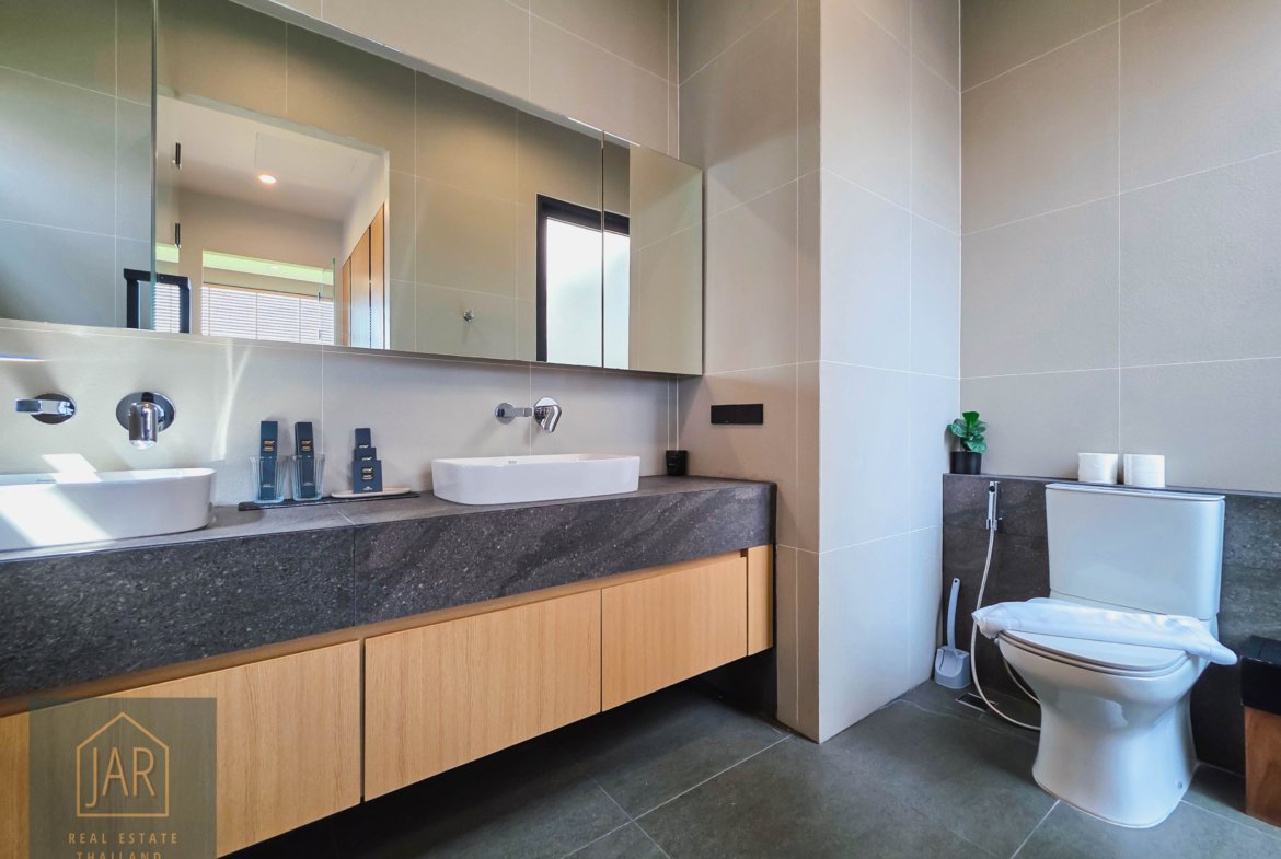 Phuket – Luxury Ocean Side Pool Villa at Chalong