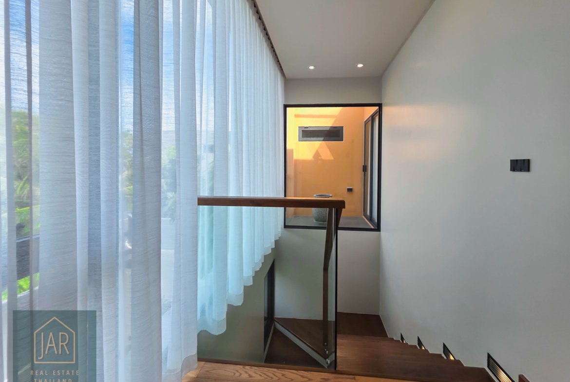 Phuket – Luxury Ocean Side Pool Villa at Chalong