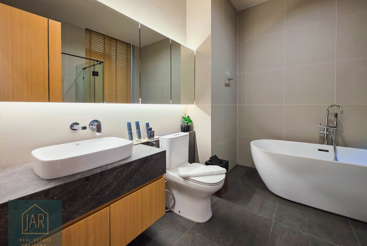 Phuket – Luxury Ocean Side Pool Villa at Chalong