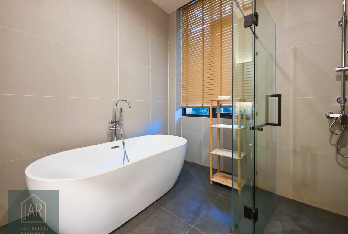 Phuket – Luxury Ocean Side Pool Villa at Chalong