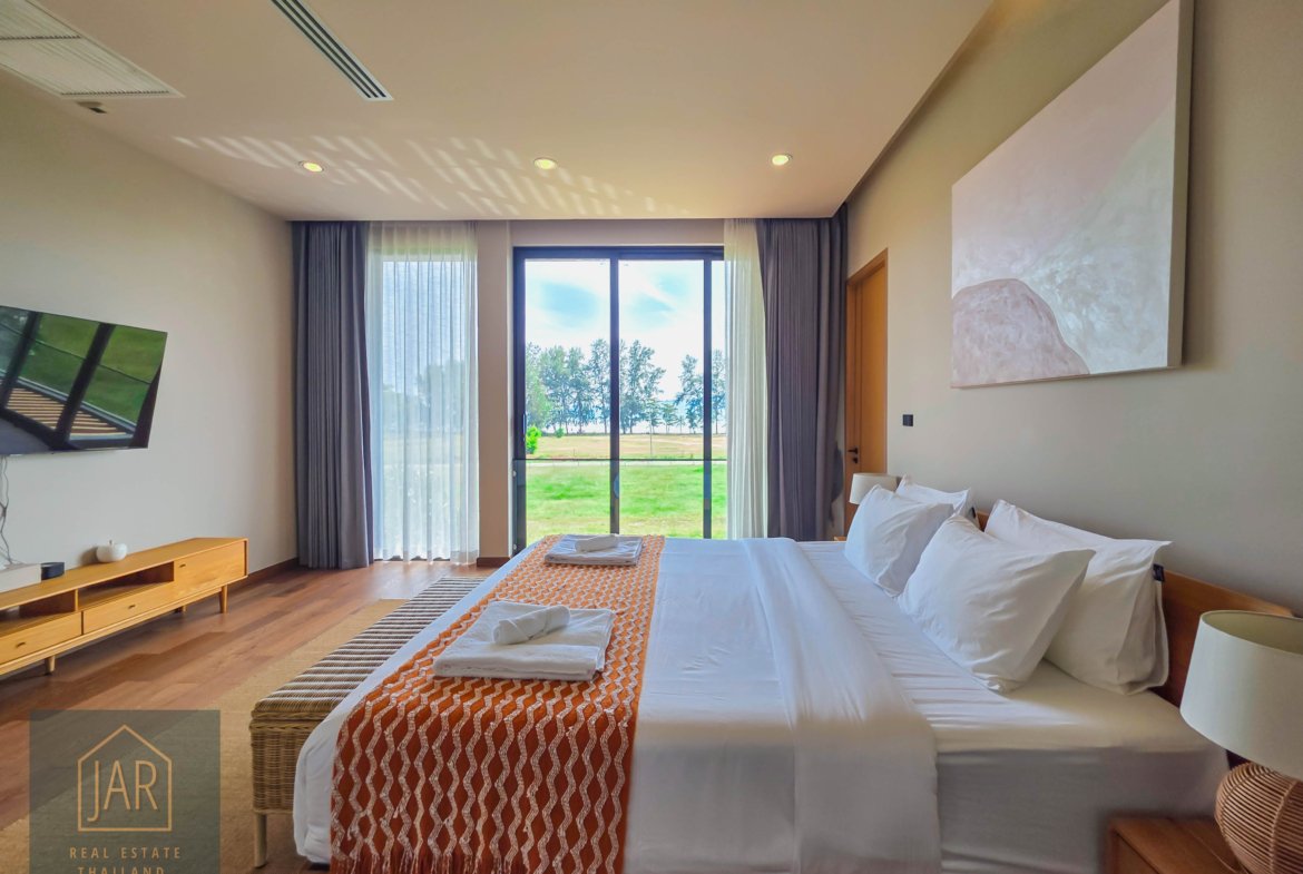 Phuket – Luxury Ocean Side Pool Villa at Chalong