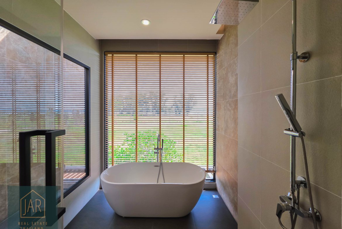 Phuket – Luxury Ocean Side Pool Villa at Chalong