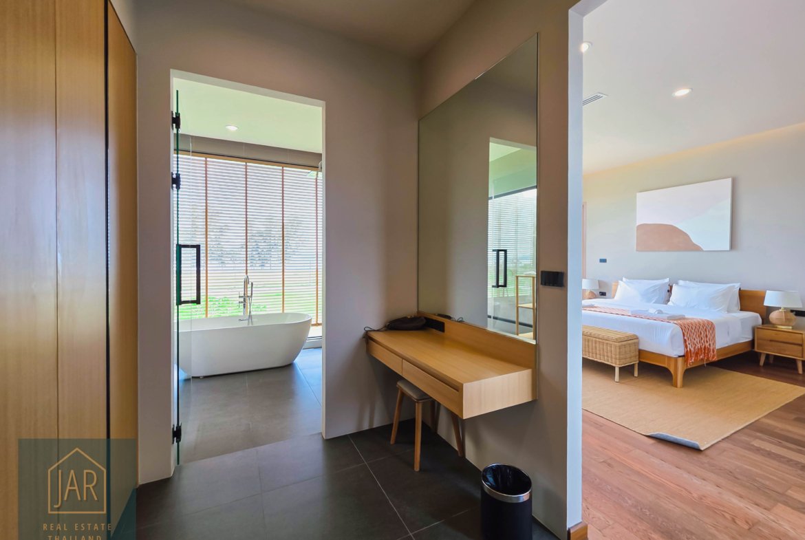 Phuket – Luxury Ocean Side Pool Villa at Chalong