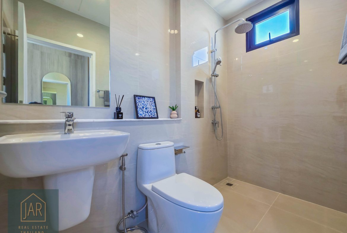 Phuket – Luxury quality single House. The Art of British Greenery Living at Chalong