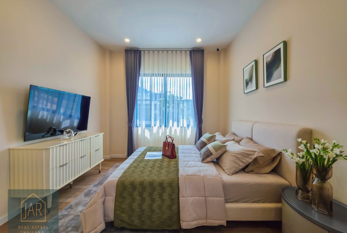Phuket – Luxury quality single House. The Art of British Greenery Living at Chalong