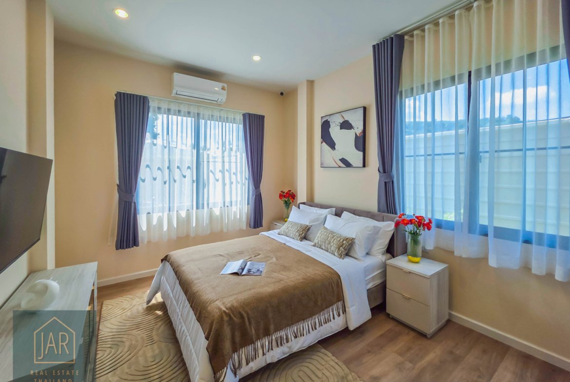 Phuket – Luxury quality single House. The Art of British Greenery Living at Chalong