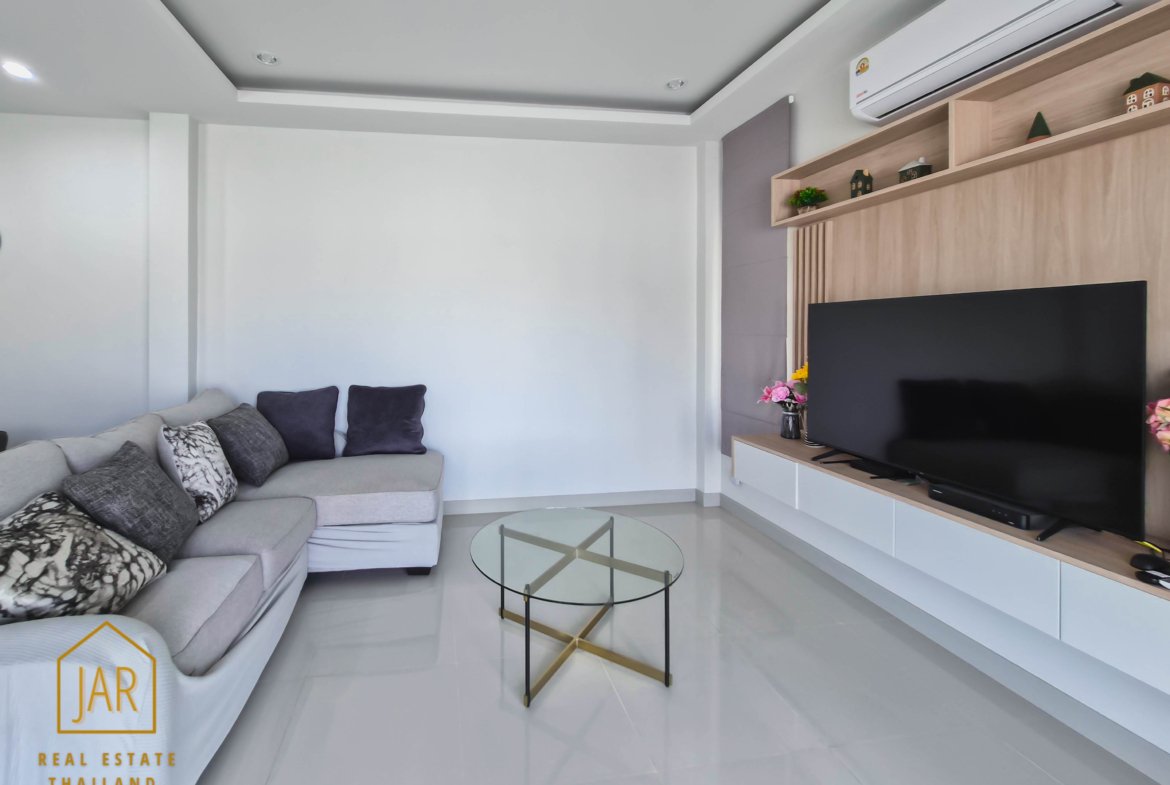 Ready for you to move in. Located in a prime spot in Hua Hin Soi 70, this home offers easy access to all the city’s attractions and amenities.
