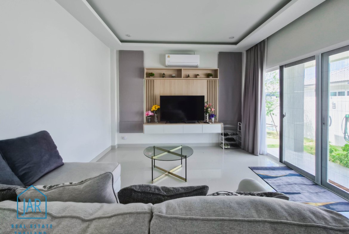 Ready for you to move in. Located in a prime spot in Hua Hin Soi 70, this home offers easy access to all the city’s attractions and amenities.