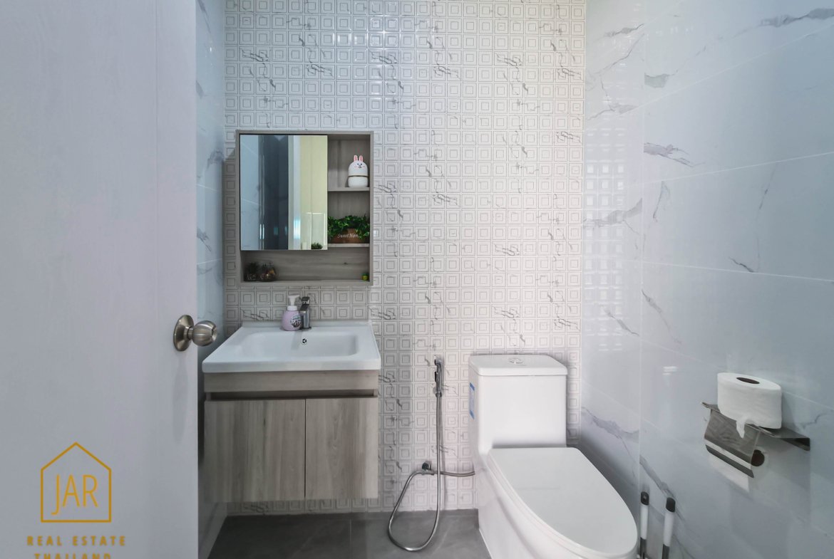 Ready for you to move in. Located in a prime spot in Hua Hin Soi 70, this home offers easy access to all the city’s attractions and amenities.