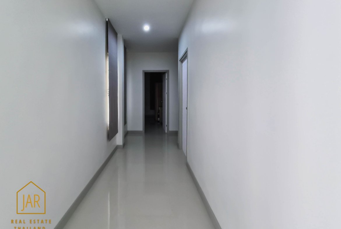 Ready for you to move in. Located in a prime spot in Hua Hin Soi 70, this home offers easy access to all the city’s attractions and amenities.