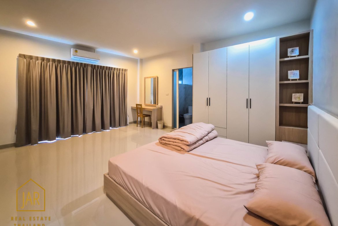 Ready for you to move in. Located in a prime spot in Hua Hin Soi 70, this home offers easy access to all the city’s attractions and amenities.
