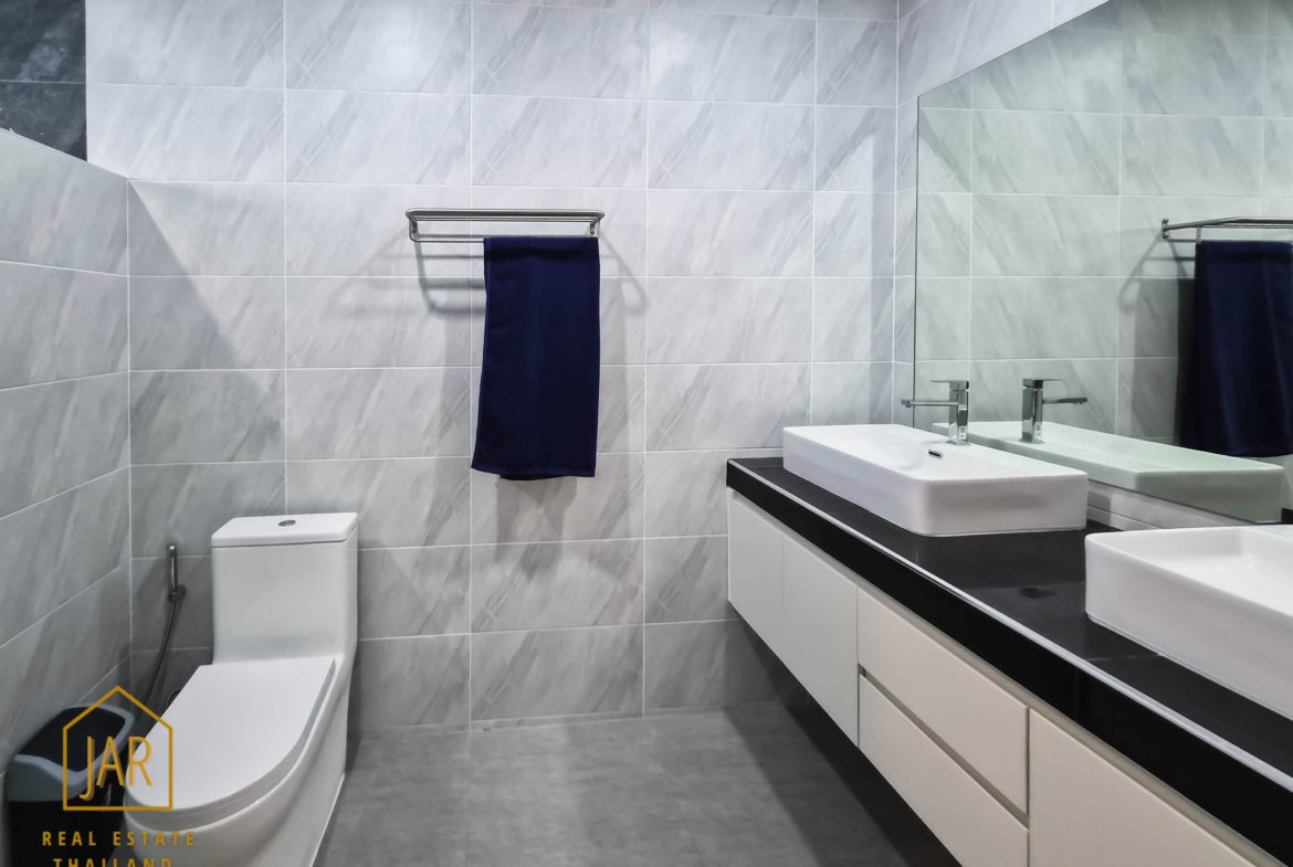 Ready for you to move in. Located in a prime spot in Hua Hin Soi 70, this home offers easy access to all the city’s attractions and amenities.