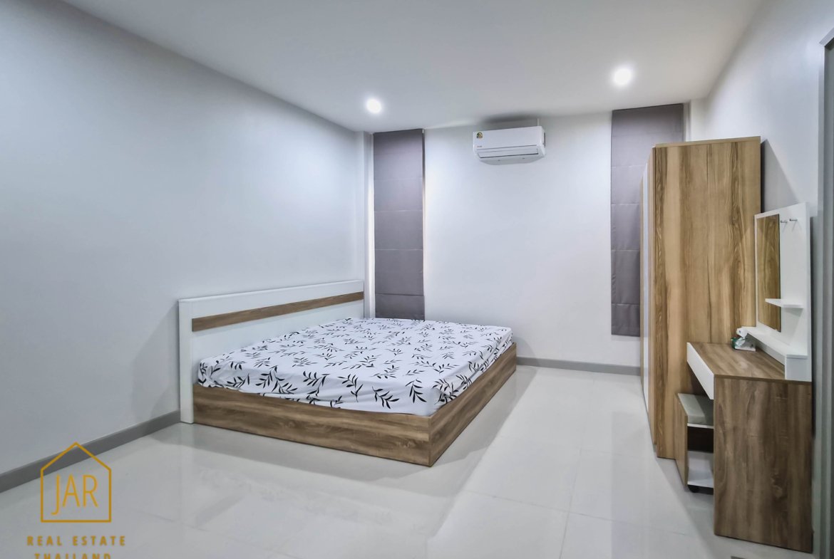 Ready for you to move in. Located in a prime spot in Hua Hin Soi 70, this home offers easy access to all the city’s attractions and amenities.