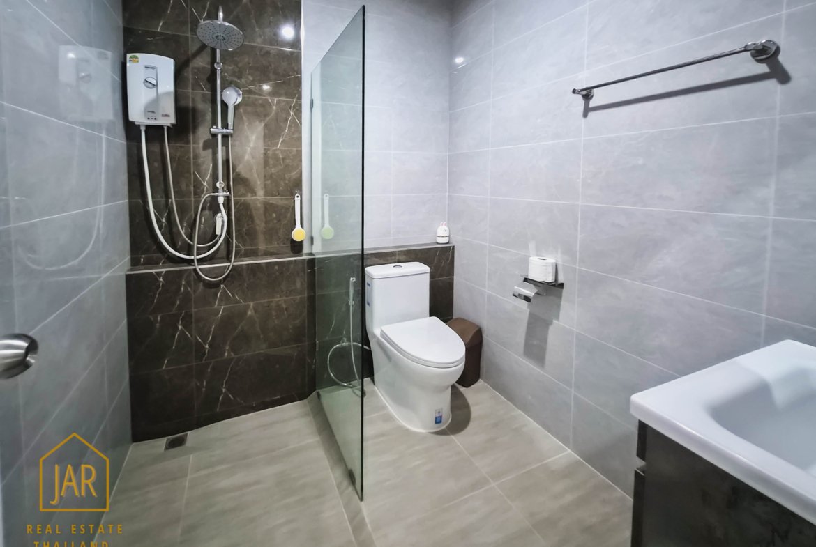 Ready for you to move in. Located in a prime spot in Hua Hin Soi 70, this home offers easy access to all the city’s attractions and amenities.