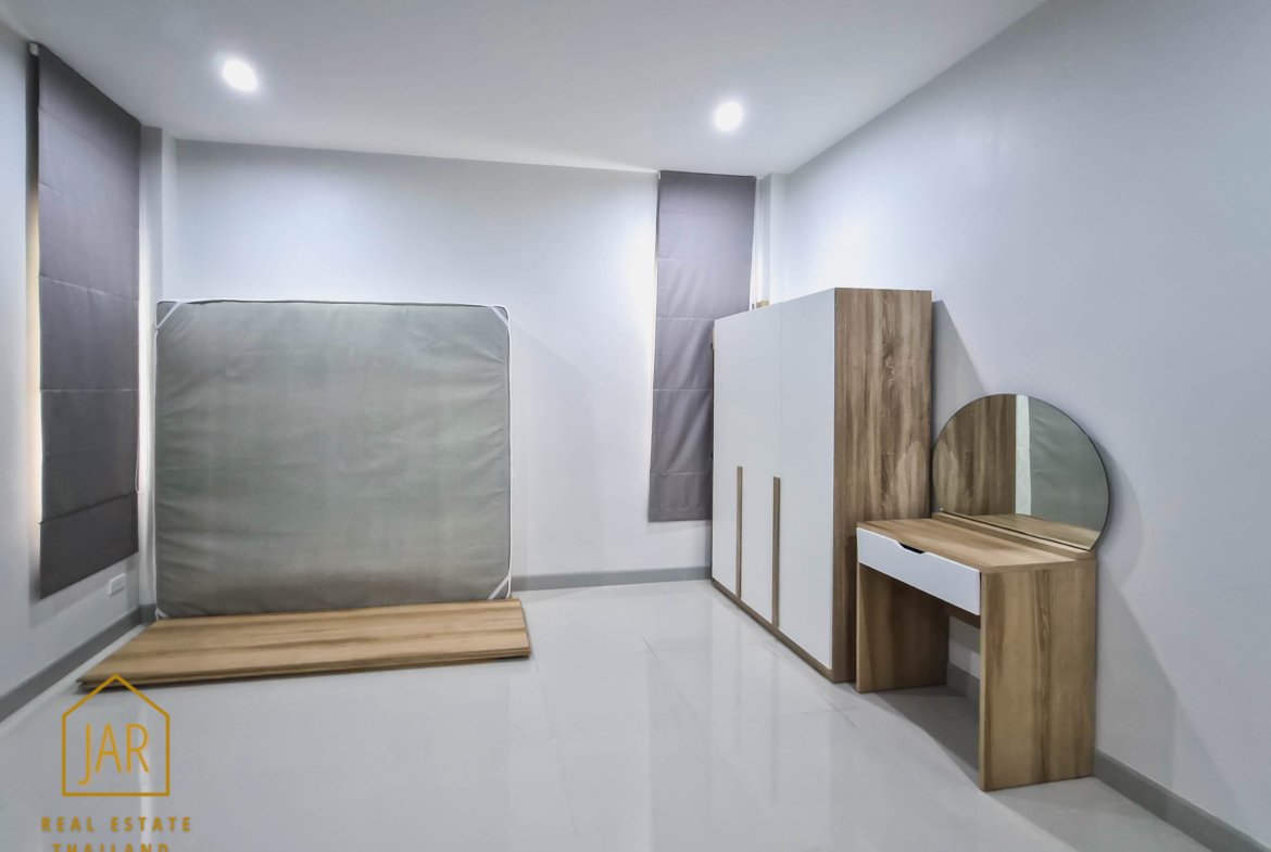 Ready for you to move in. Located in a prime spot in Hua Hin Soi 70, this home offers easy access to all the city’s attractions and amenities.