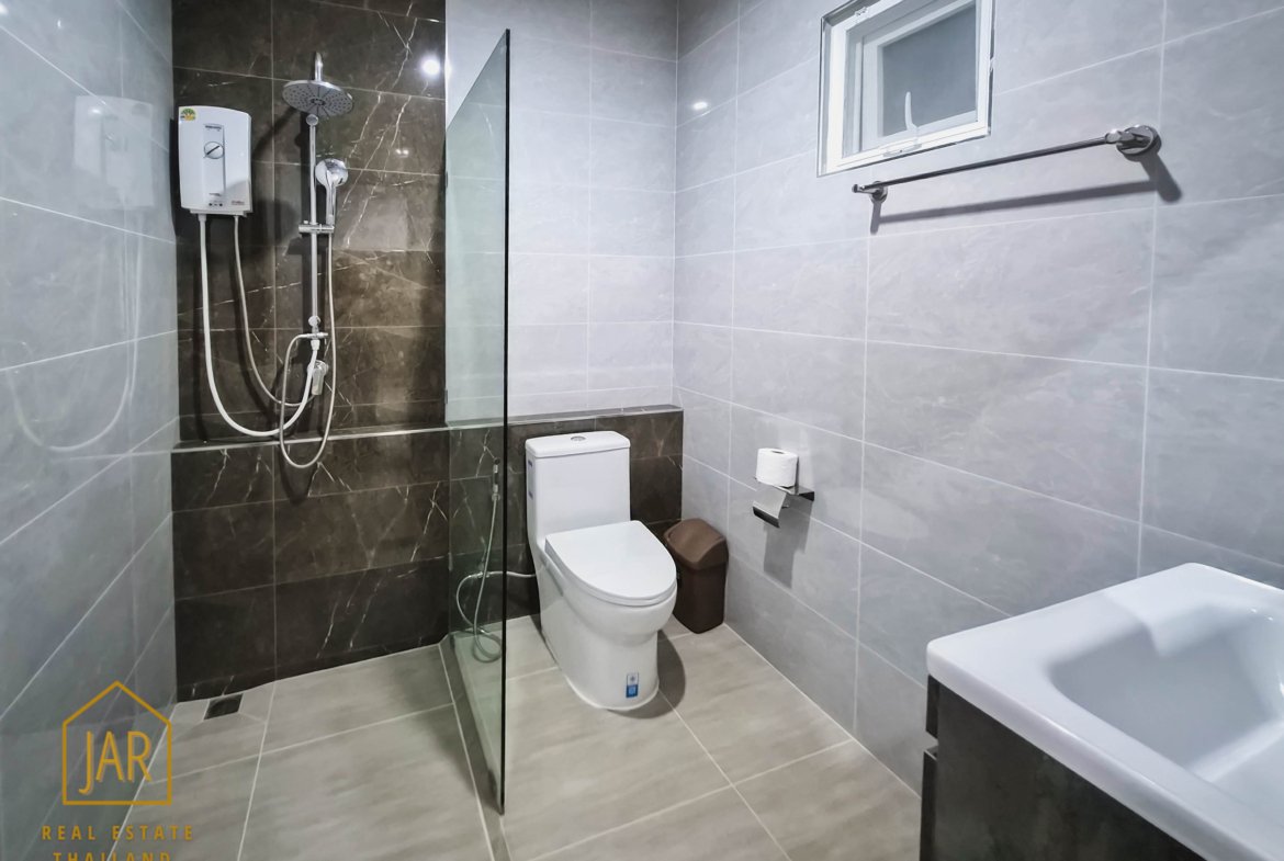 Ready for you to move in. Located in a prime spot in Hua Hin Soi 70, this home offers easy access to all the city’s attractions and amenities.
