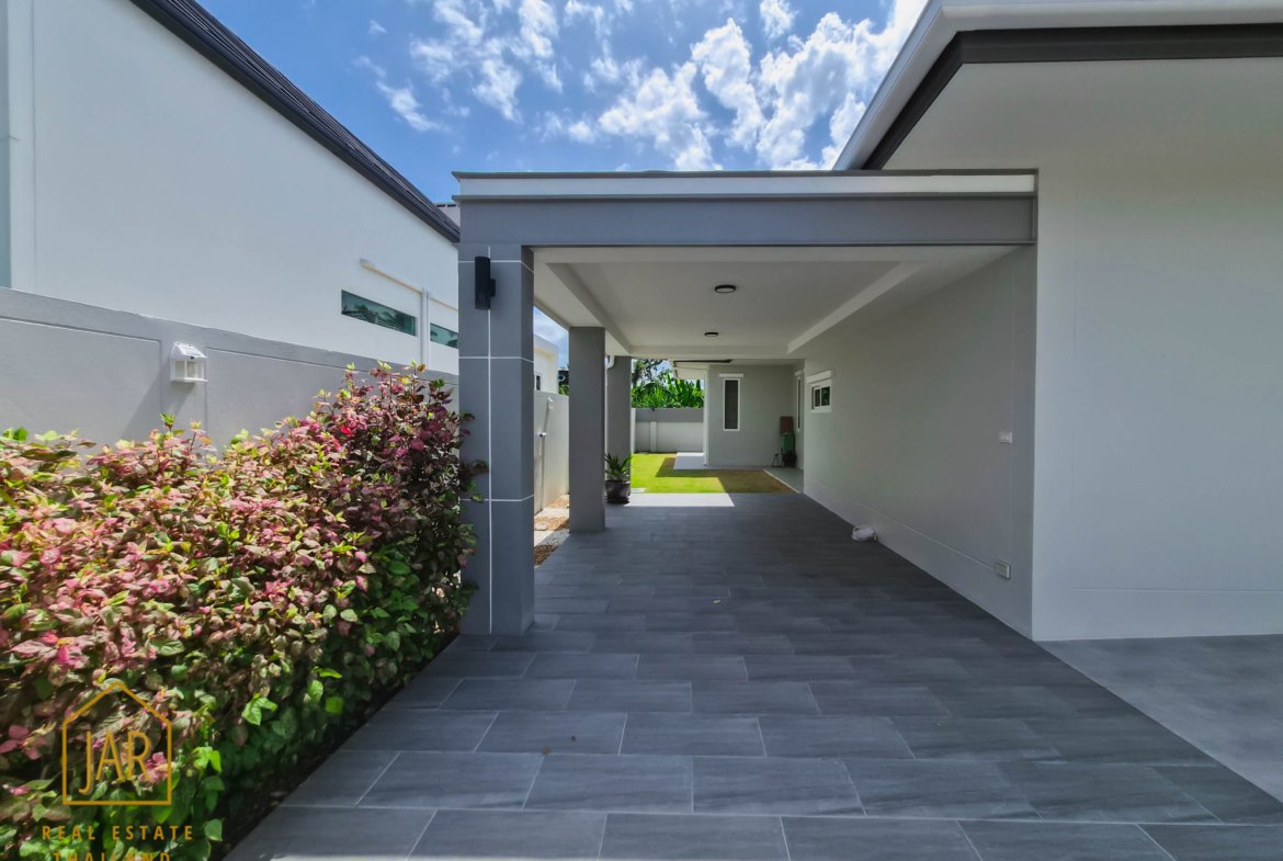 Ready for you to move in. Located in a prime spot in Hua Hin Soi 70, this home offers easy access to all the city’s attractions and amenities.