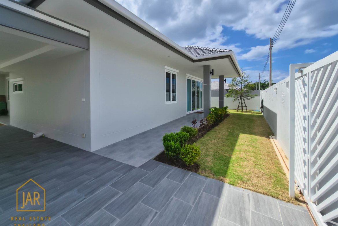 Ready for you to move in. Located in a prime spot in Hua Hin Soi 70, this home offers easy access to all the city’s attractions and amenities.