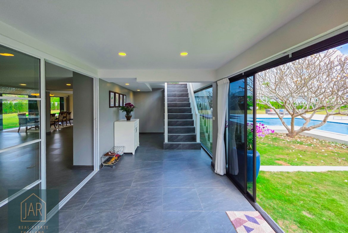 Grand Luxury Pool Villa in Hua Hin Soi 70 | Massive 4-Rai : 4 BR I 5 BA