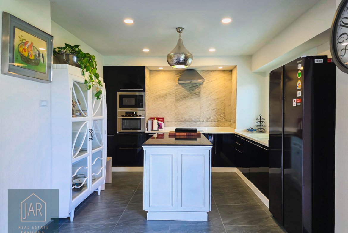 Grand Luxury Pool Villa in Hua Hin Soi 70 | Massive 4-Rai : 4 BR I 5 BA