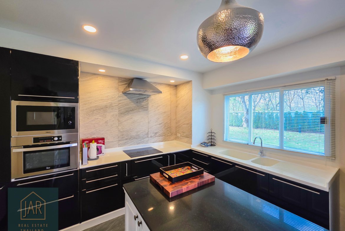 Grand Luxury Pool Villa in Hua Hin Soi 70 | Massive 4-Rai : 4 BR I 5 BA