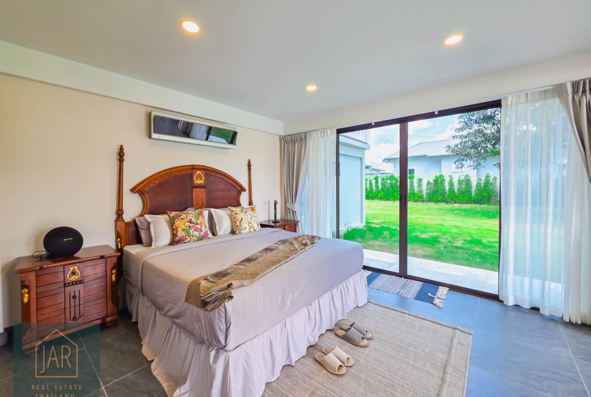 Grand Luxury Pool Villa in Hua Hin Soi 70 | Massive 4-Rai : 4 BR I 5 BA