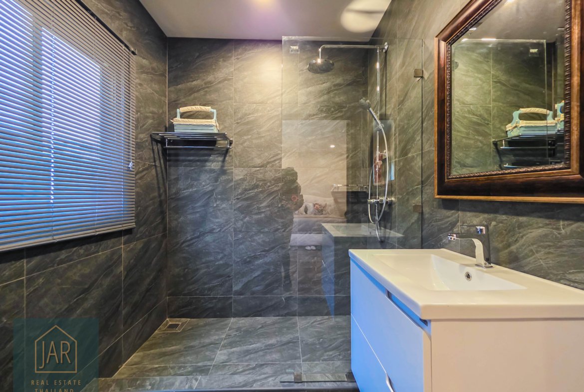Grand Luxury Pool Villa in Hua Hin Soi 70 | Massive 4-Rai : 4 BR I 5 BA