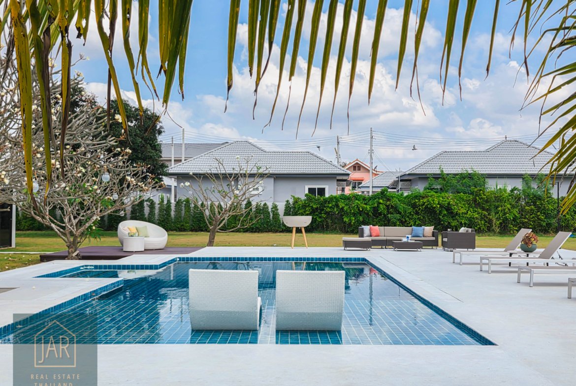 Grand Luxury Pool Villa in Hua Hin Soi 70 | Massive 4-Rai : 4 BR I 5 BA