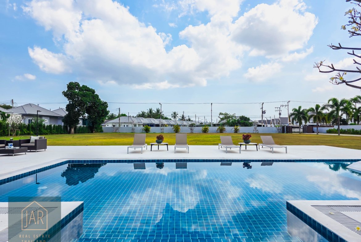 Grand Luxury Pool Villa in Hua Hin Soi 70 | Massive 4-Rai : 4 BR I 5 BA
