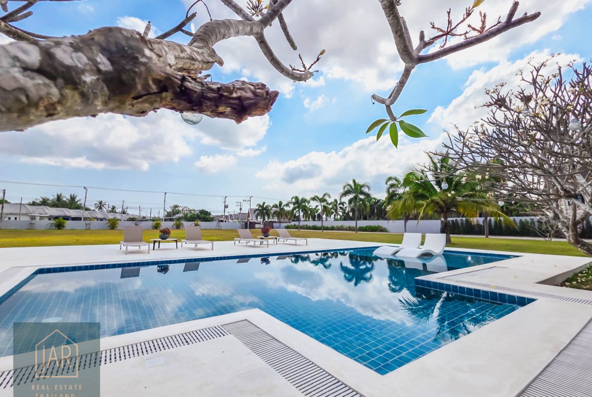 Grand Luxury Pool Villa in Hua Hin Soi 70 | Massive 4-Rai : 4 BR I 5 BA