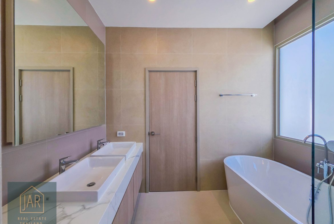 Modern Luxury Villa with Private Pool – Heart of Hua Hin