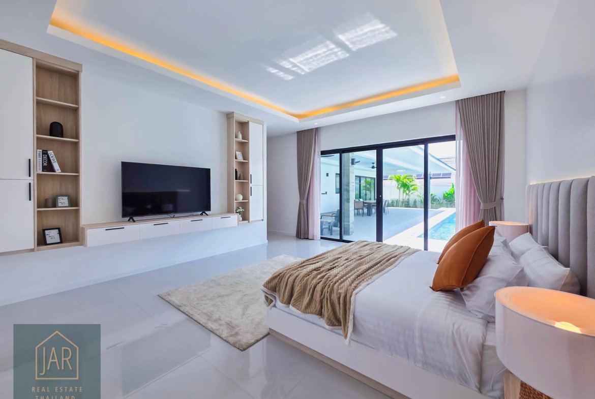 HUA-HIN UNMATCHED LUXURY: A STUNNING SANCTUARY Close to Black Mountain Golf Course