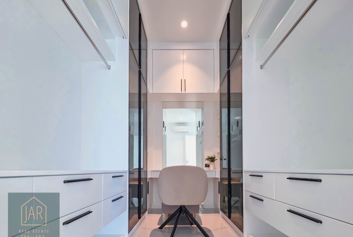 HUA-HIN UNMATCHED LUXURY: A STUNNING SANCTUARY Close to Black Mountain Golf Course