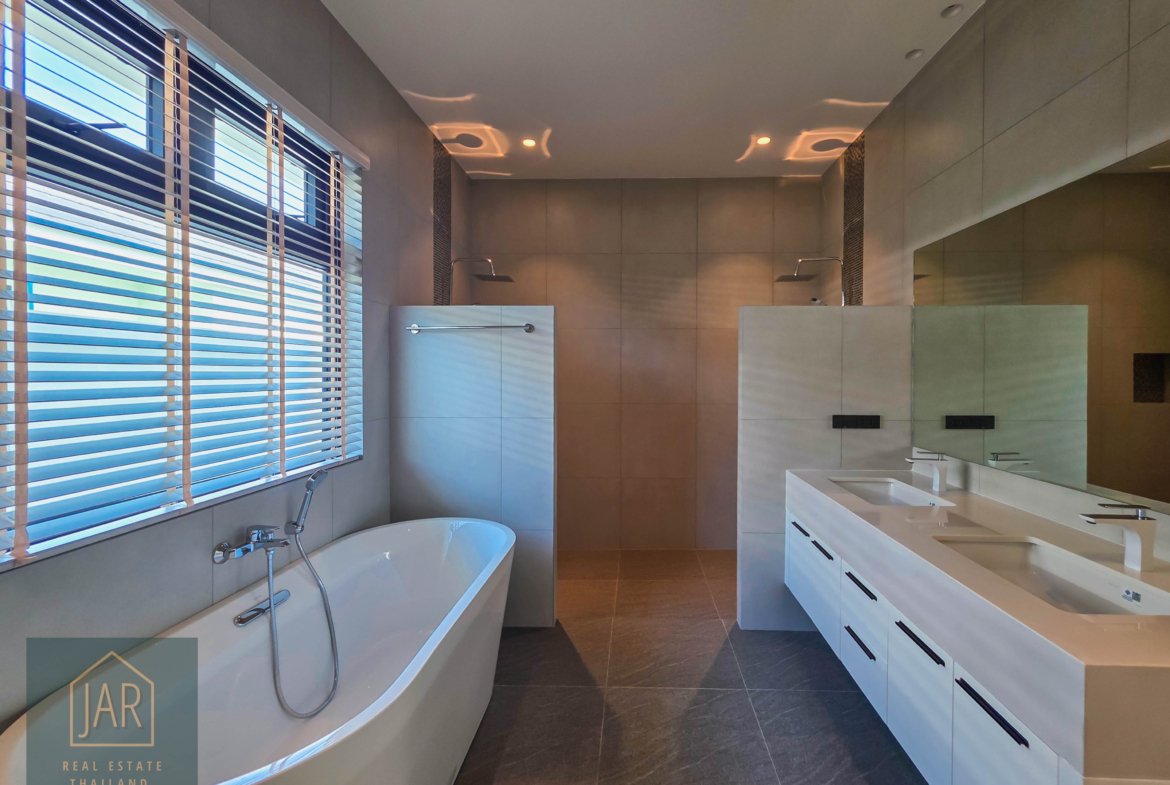 HUA-HIN UNMATCHED LUXURY: A STUNNING SANCTUARY Close to Black Mountain Golf Course