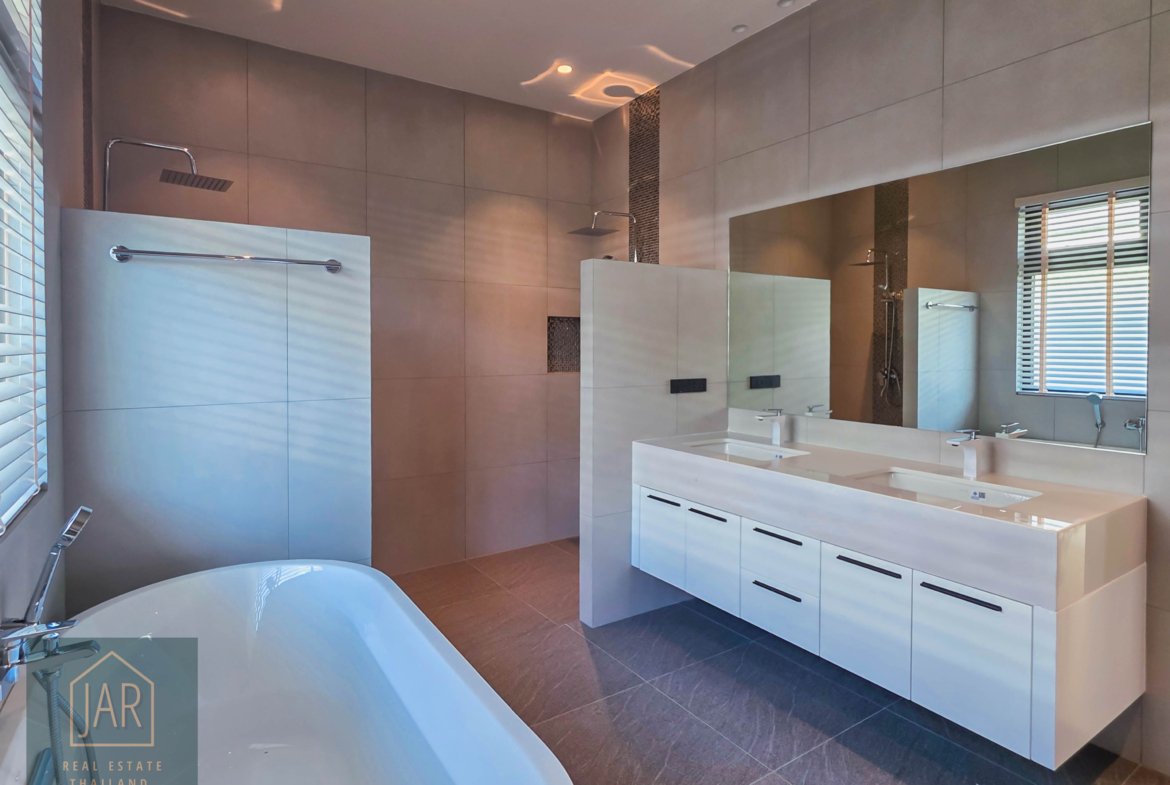 HUA-HIN UNMATCHED LUXURY: A STUNNING SANCTUARY Close to Black Mountain Golf Course