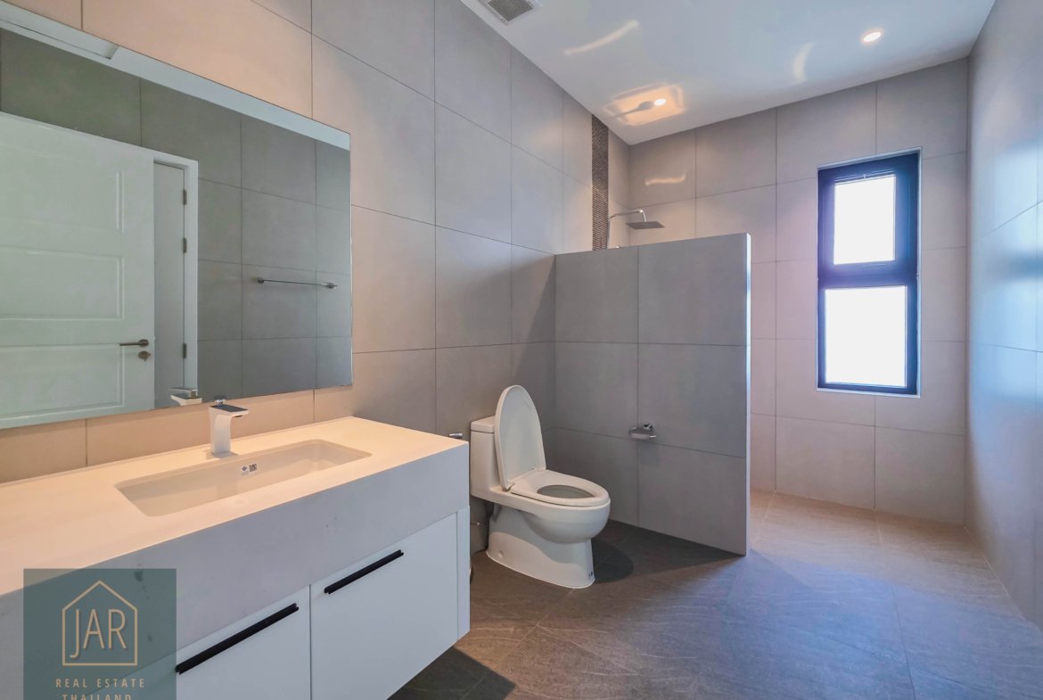 HUA-HIN UNMATCHED LUXURY: A STUNNING SANCTUARY Close to Black Mountain Golf Course