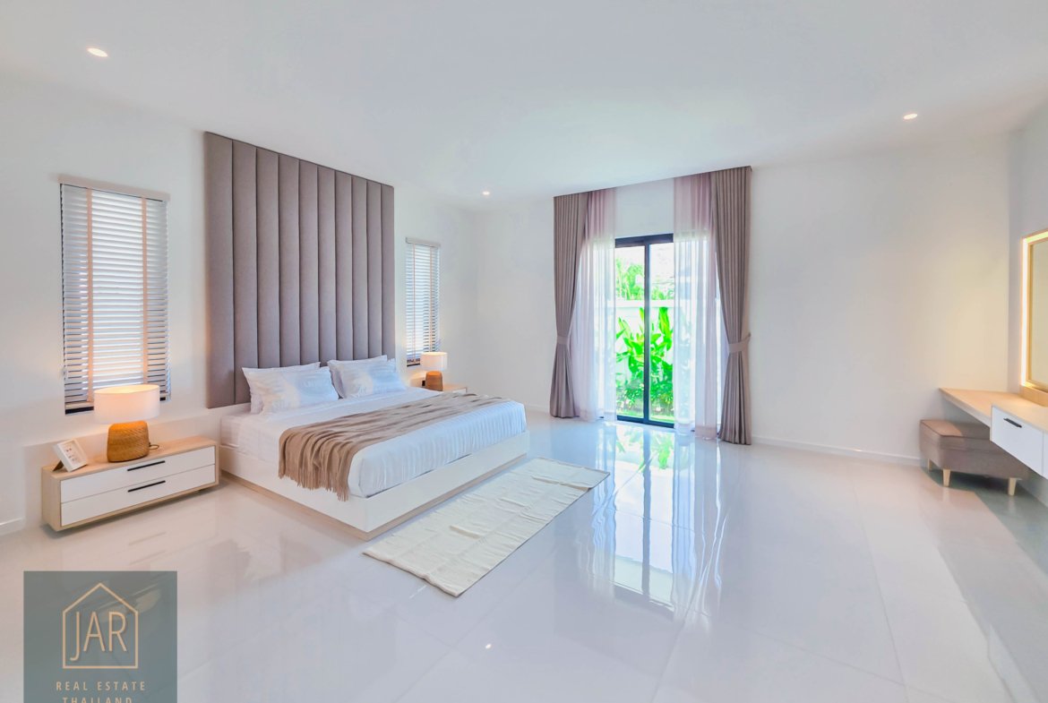 HUA-HIN UNMATCHED LUXURY: A STUNNING SANCTUARY Close to Black Mountain Golf Course