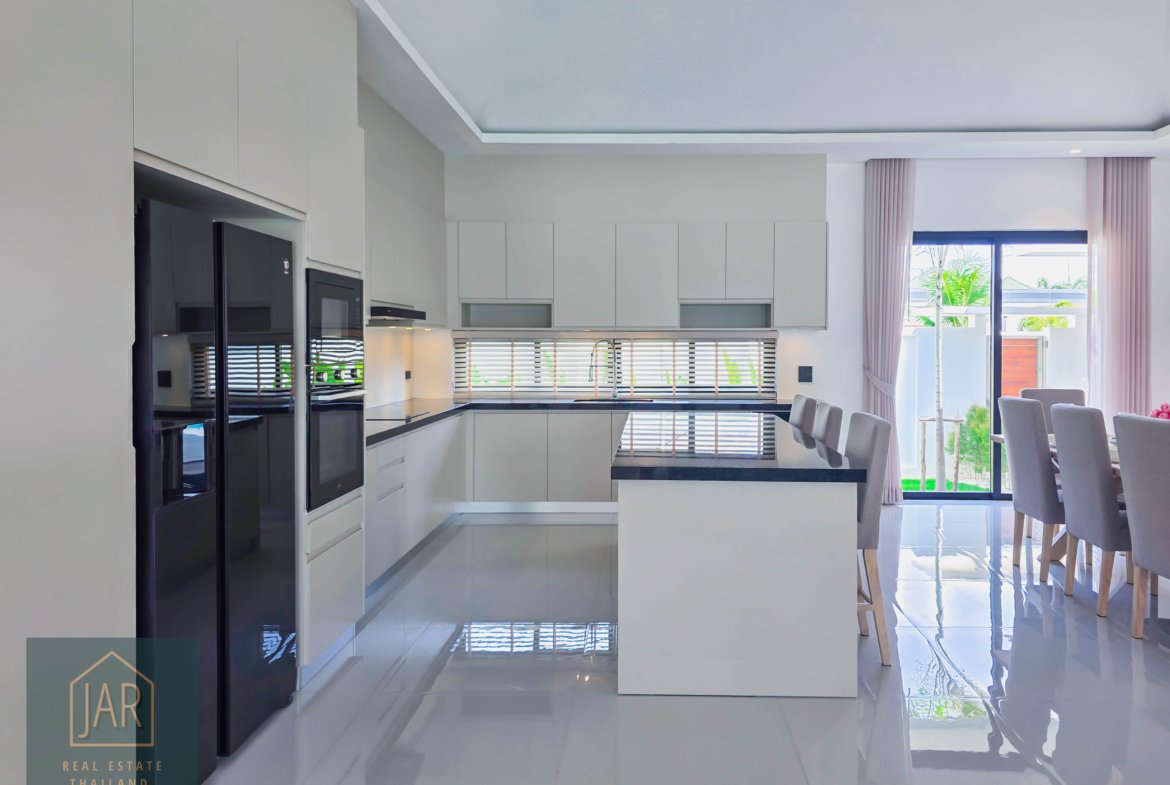 HUA-HIN UNMATCHED LUXURY: A STUNNING SANCTUARY Close to Black Mountain Golf Course
