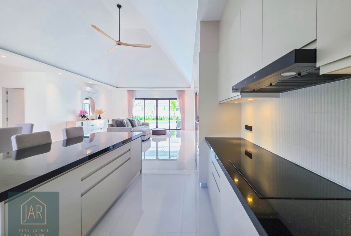 HUA-HIN UNMATCHED LUXURY: A STUNNING SANCTUARY Close to Black Mountain Golf Course