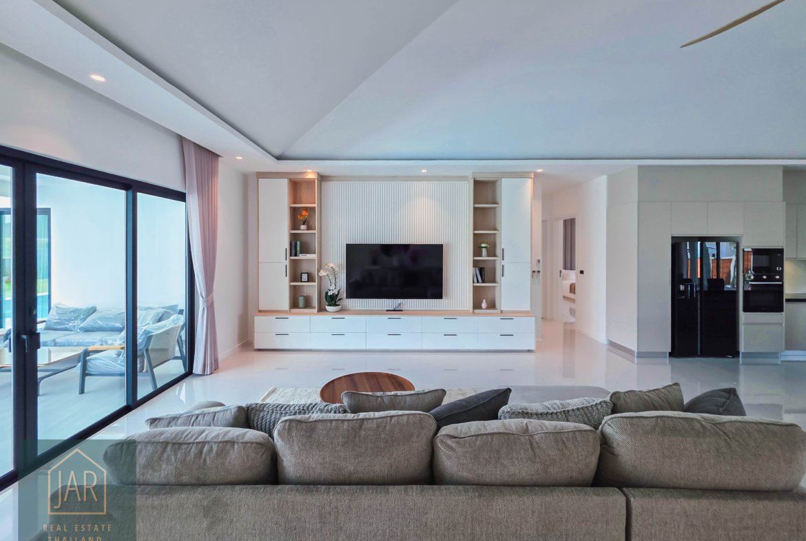 HUA-HIN UNMATCHED LUXURY: A STUNNING SANCTUARY Close to Black Mountain Golf Course