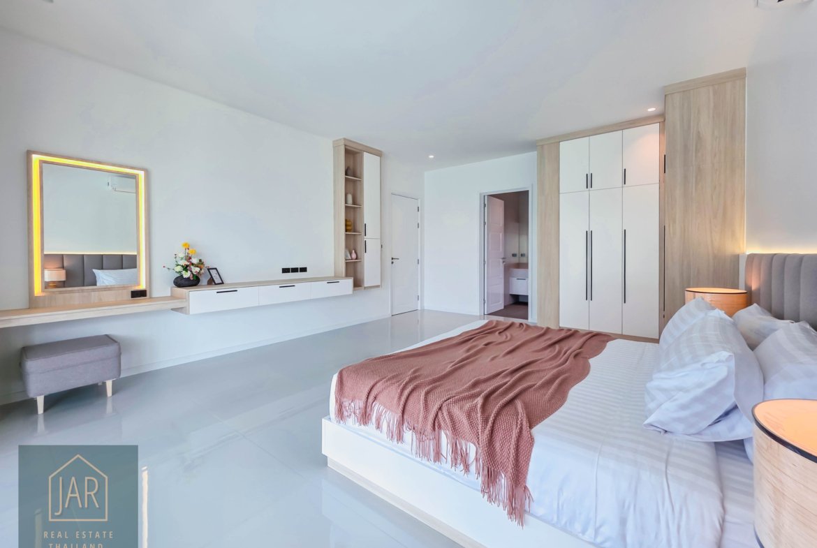HUA-HIN UNMATCHED LUXURY: A STUNNING SANCTUARY Close to Black Mountain Golf Course