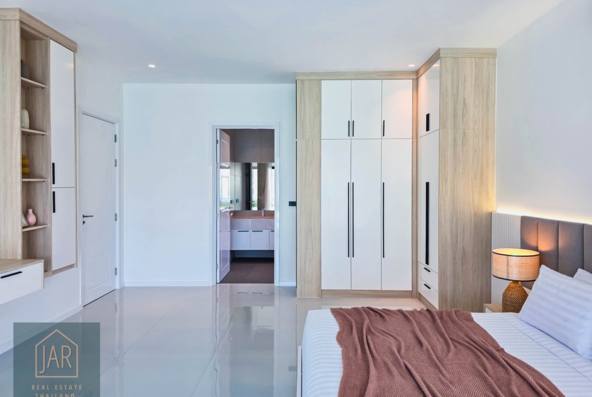 HUA-HIN UNMATCHED LUXURY: A STUNNING SANCTUARY Close to Black Mountain Golf Course