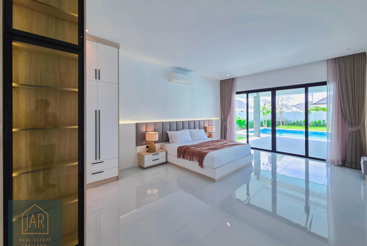 HUA-HIN UNMATCHED LUXURY: A STUNNING SANCTUARY Close to Black Mountain Golf Course