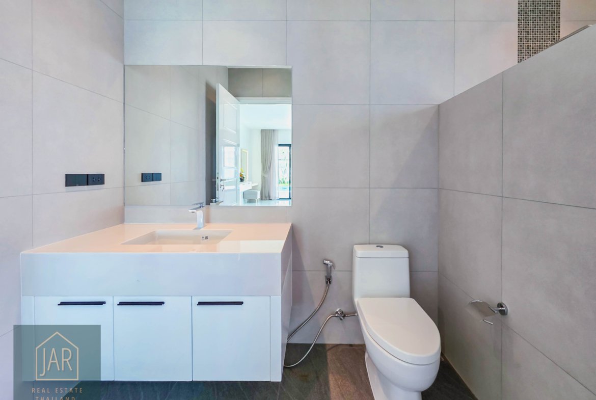 HUA-HIN UNMATCHED LUXURY: A STUNNING SANCTUARY Close to Black Mountain Golf Course