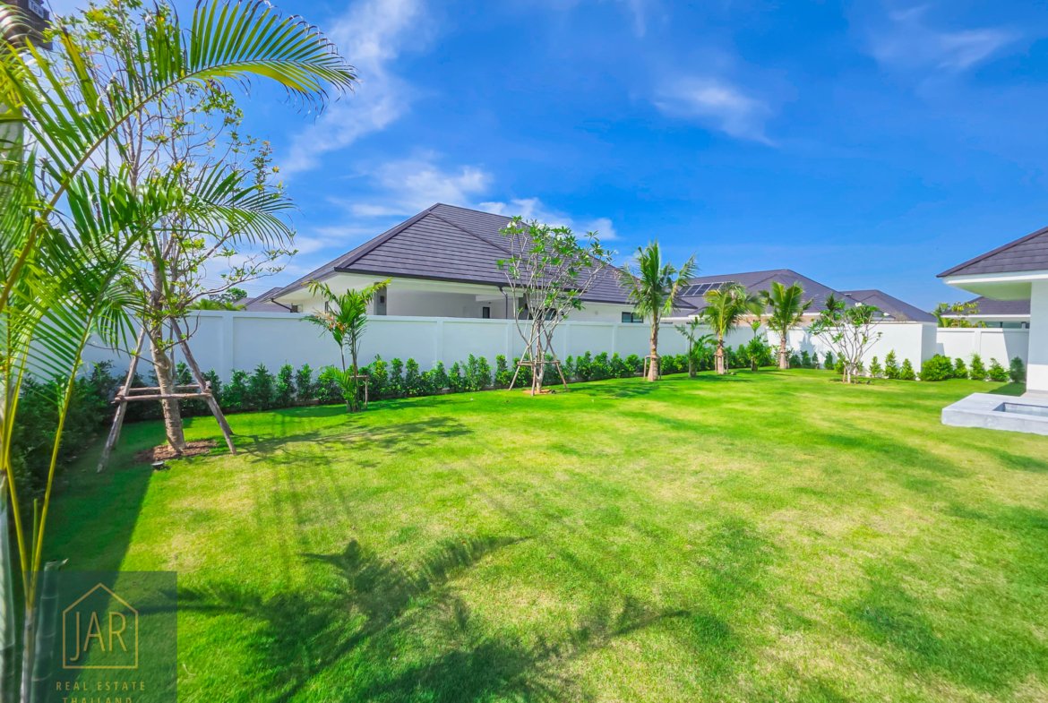 HUA-HIN UNMATCHED LUXURY: A STUNNING SANCTUARY Close to Black Mountain Golf Course