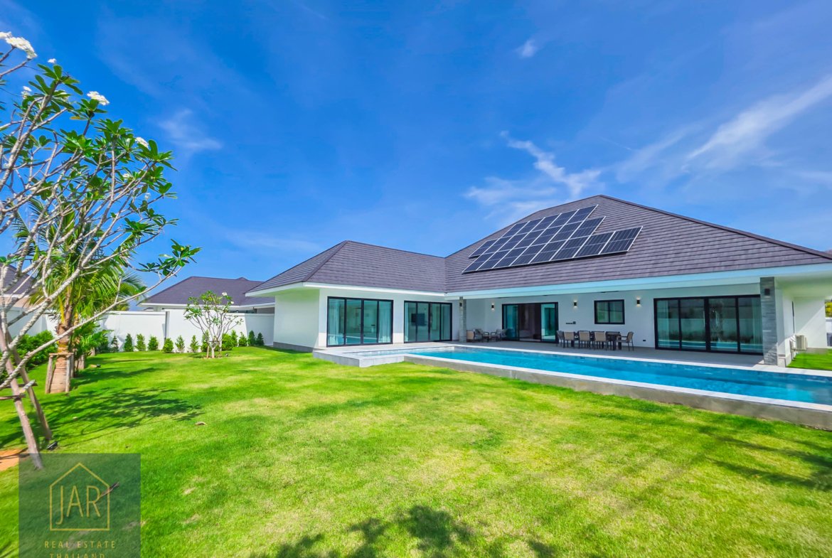HUA-HIN UNMATCHED LUXURY: A STUNNING SANCTUARY Close to Black Mountain Golf Course