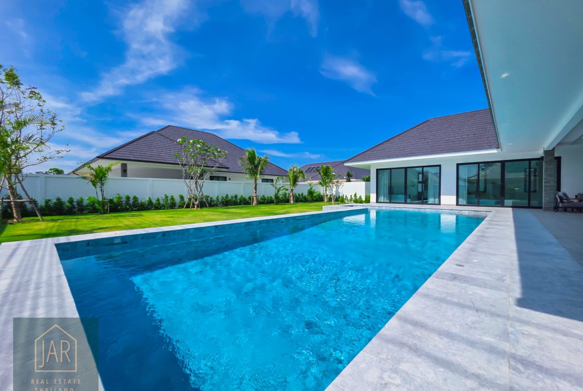HUA-HIN UNMATCHED LUXURY: A STUNNING SANCTUARY Close to Black Mountain Golf Course
