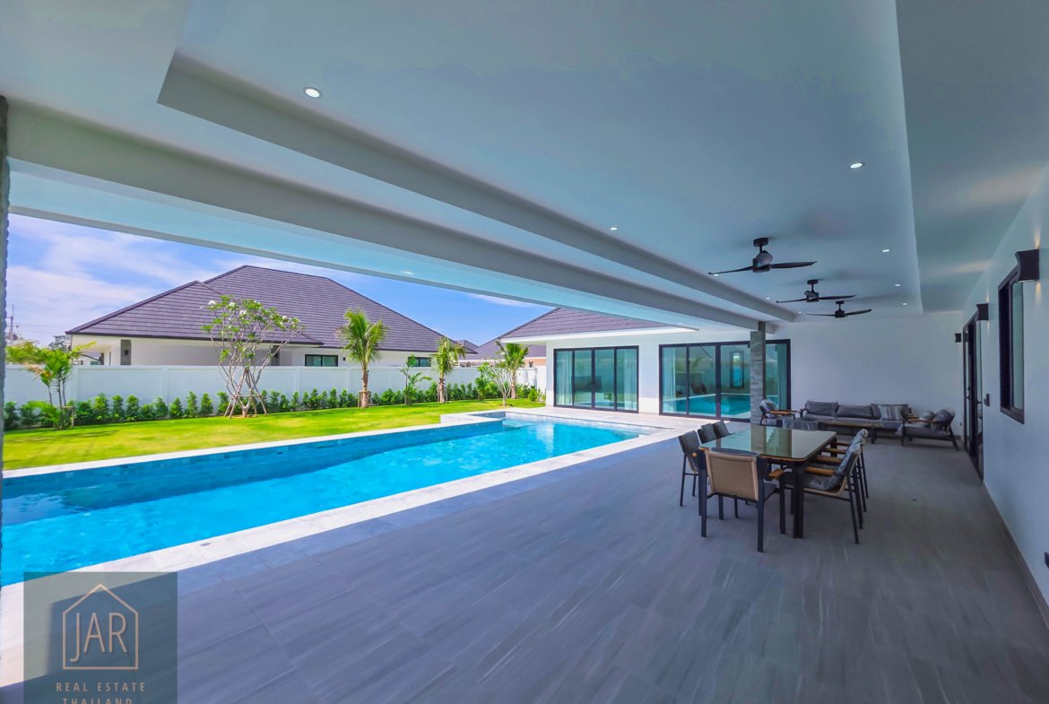 HUA-HIN UNMATCHED LUXURY: A STUNNING SANCTUARY Close to Black Mountain Golf Course